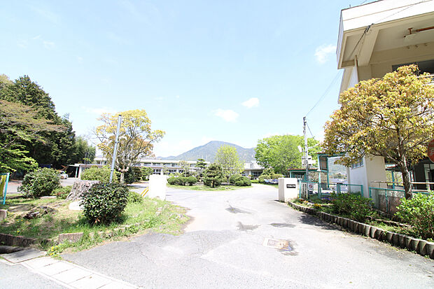 下黒瀬小学校(約700m)