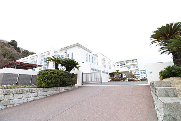 阿品台中学校(約790m)