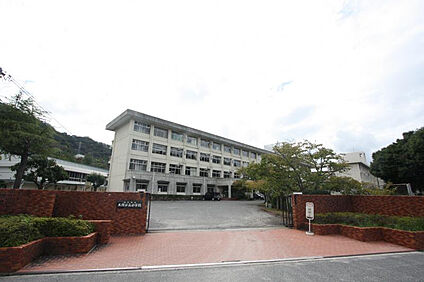 美鈴が丘小学校 700m