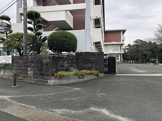 合志市立西合志南中学校（約1,100m）
