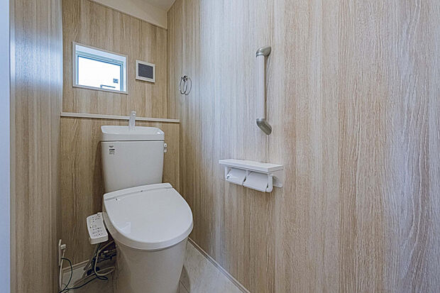 【2号棟:トイレ　】トルネード洗浄でしっかり洗浄。「フチ」がないからお手入れ・掃除がカンタン。