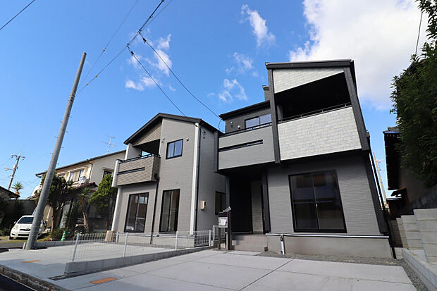 【左:（1）号棟/右:（2）号棟】　安心の住宅性能評価W取得（設計・建設）