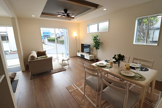 【（1）号棟】モデル家具設置中！　家具付き販売ではございません。