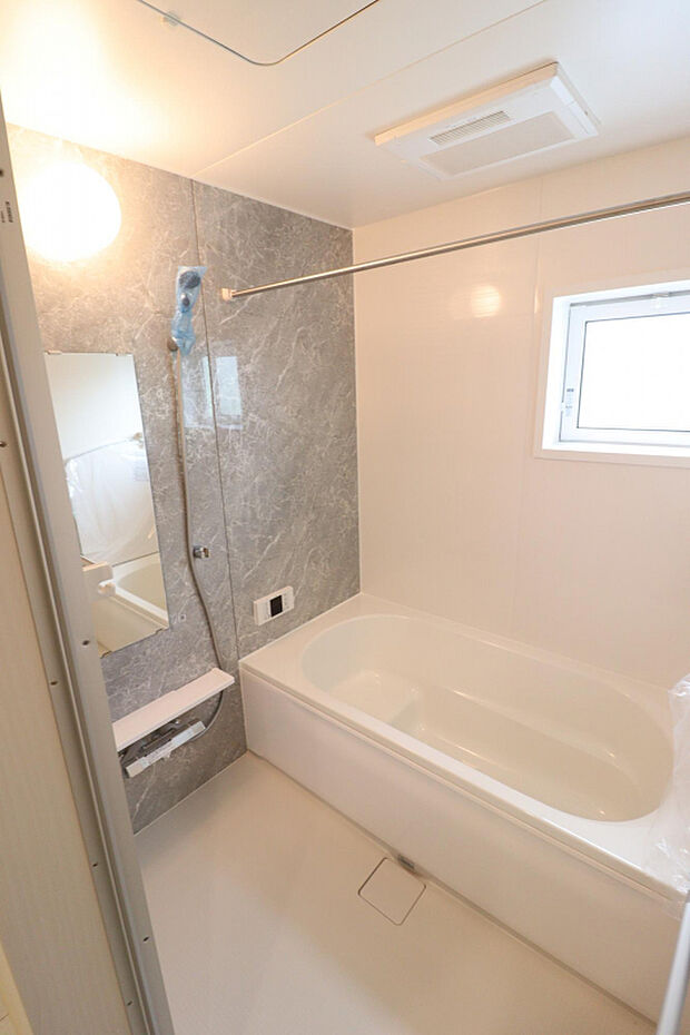 【【(1)号棟 浴室】】☆浴室暖房換気乾燥機付き☆窓も付いているので換気もばっちり◎