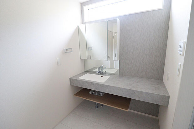 【洗面脱衣所】洗練されたデザイン＋フルフラットな洗面化粧台『スマートサニタリー』を採用！