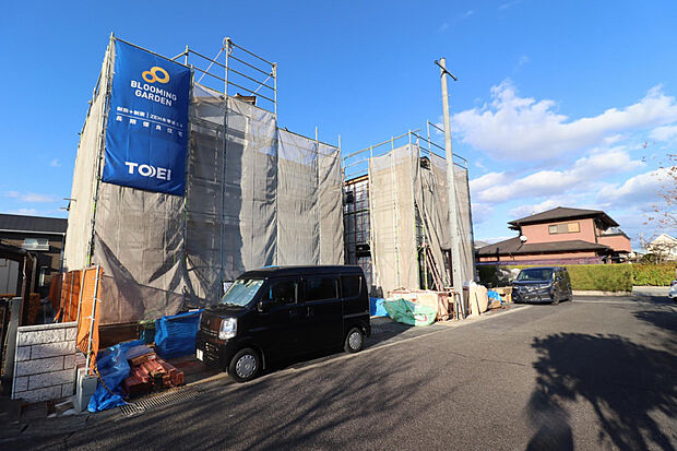 【【上棟後写真】　　　】左:(4)号棟/右:(3)号棟