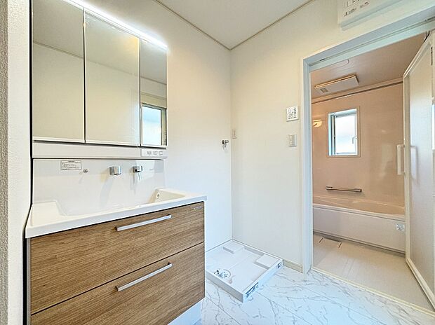 清潔感のある快適空間です。毎日の身支度も気持ち良くお使い頂けます。 