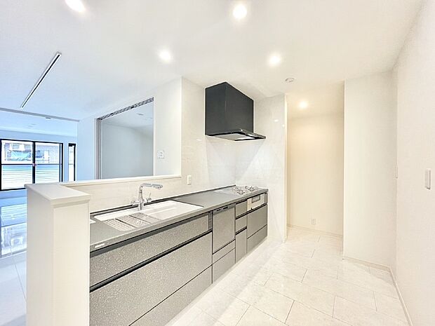 料理をしながらご家族との会話を楽しめる対面カウンターキッチン