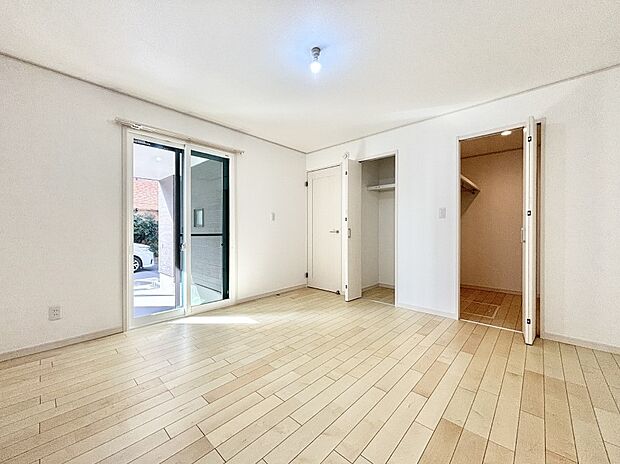 ウォークインクローゼットがあるお部屋。季節ごとの入れ替えも不要で便利です！