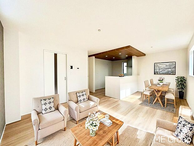 日当たりのいいリビングでゆったりとしたティータイムを！※家具はCGです