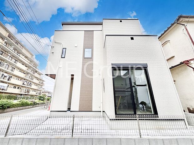 堂々完成！たっぷりの陽光と開放感に包まれる明るい住まい。 