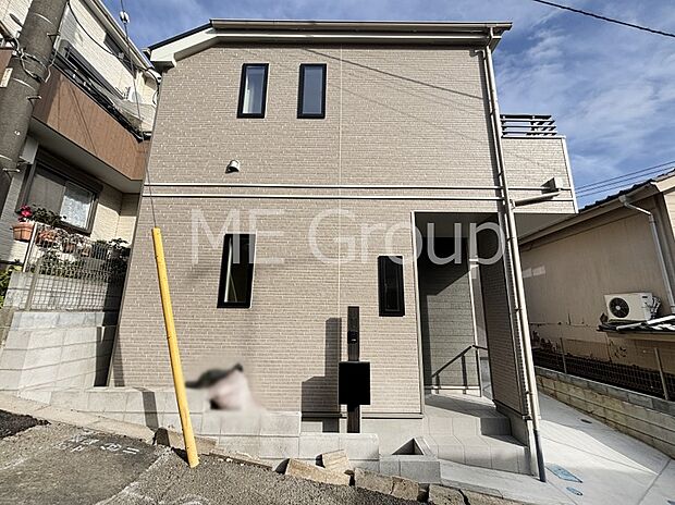 たっぷりの陽光と心地よい風が舞い込む住まい 　