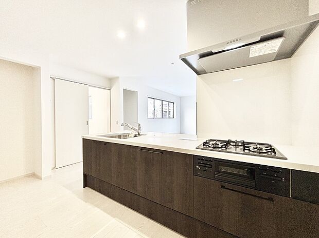 広々とした使い勝手の良いキッチンで日々のお料理も楽しくなりそう