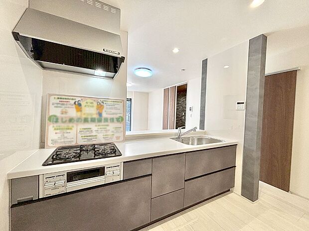 料理をしながらでもご家族との会話を楽しめる対面キッチン