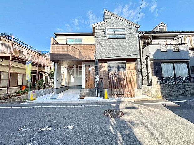 洗練された外観、上質な住空間が広がる室内は永く安心して過ごせる住居です。 