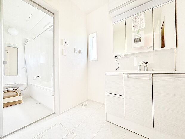 広々とゆとりのあるランドリースペース。