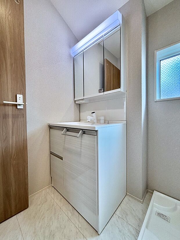 清潔感のある快適空間です。毎日の身支度も気持ち良くお使い頂けます。