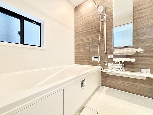 落ち着いた雰囲気でゆっくりお寛ぎいただけるバスルーム