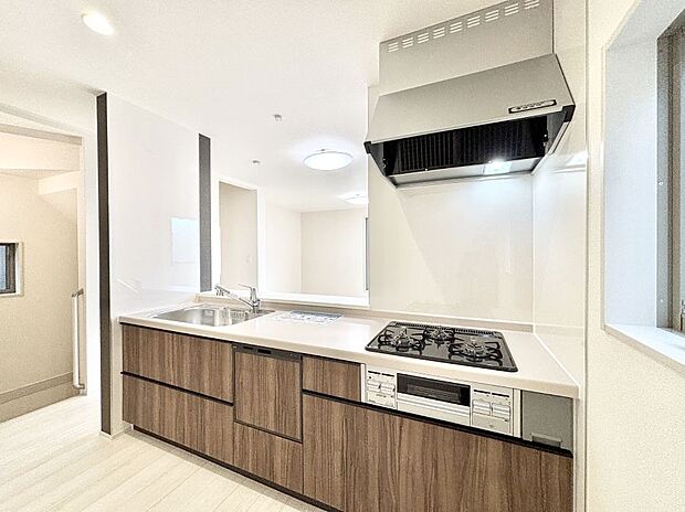 料理をしながらでもご家族との会話を楽しめる対面キッチン