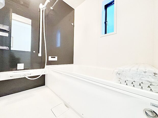 落ち着きのあるダークカラーを基調にしたバスルームで1日の疲れをリフレッシュ！