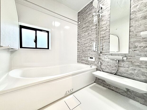 落ち着いた雰囲気でゆっくりお寛ぎいただけるバスルーム