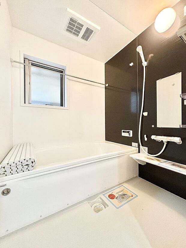 明るく清潔感のあるバスルームで1日の疲れをリフレッシュ!