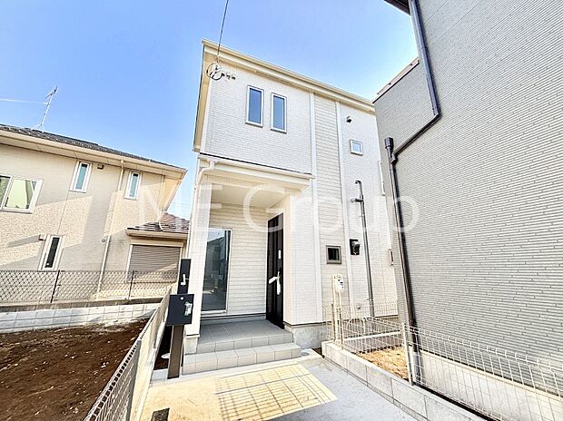 奥まった地形は、車道に面しておらず、静かでプライベート感を味わえる立地です。