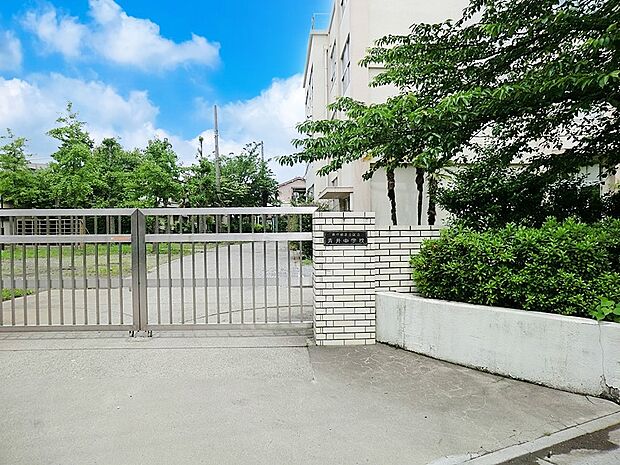 足立区立青井中学校()
