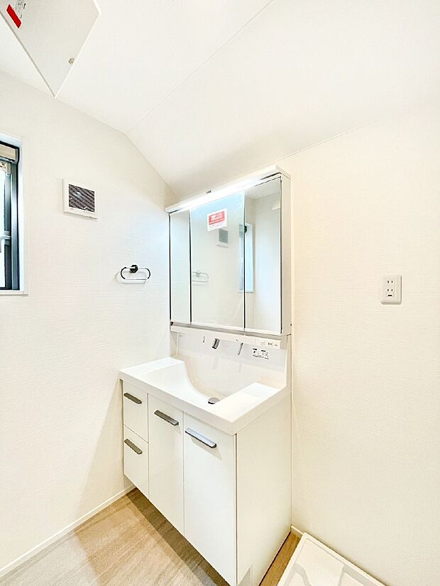 【洗面台・洗面所】収納力と機能性に優れたお手入れラクラク洗面化粧台！  