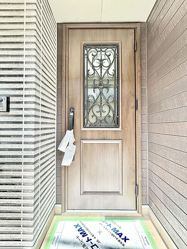 【玄関】大切な家族、来客を出迎える玄関。