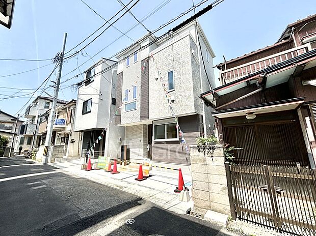 【現地外観写真】たっぷりの陽光と心地よい風が舞い込む住まい