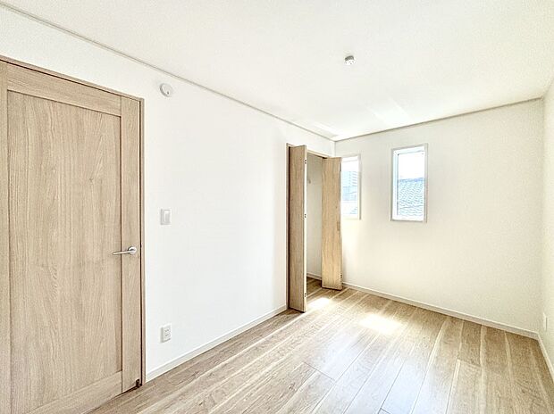 【寝室】収納も充実しています！どんなお部屋にするか考えるのが楽しみですね。