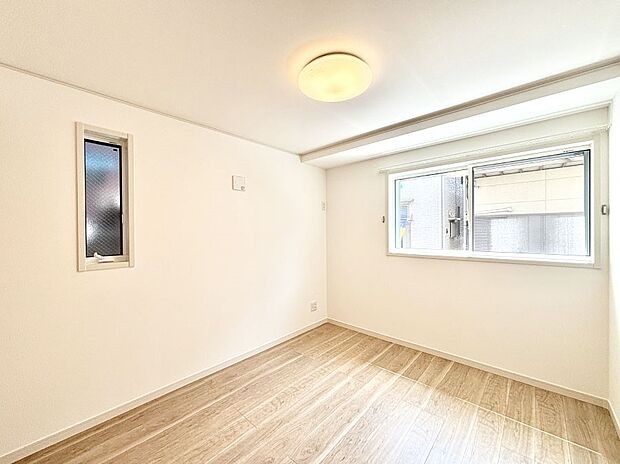 【子供部屋】窓からのやさしい光が心地よいプライベートルーム  