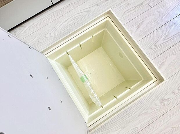 【床下収納】床下収納付き！日用品・非常用品の収納にも大活躍。