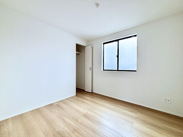 【洋室】収納が充実しているので、居住スペースを広く使えます。