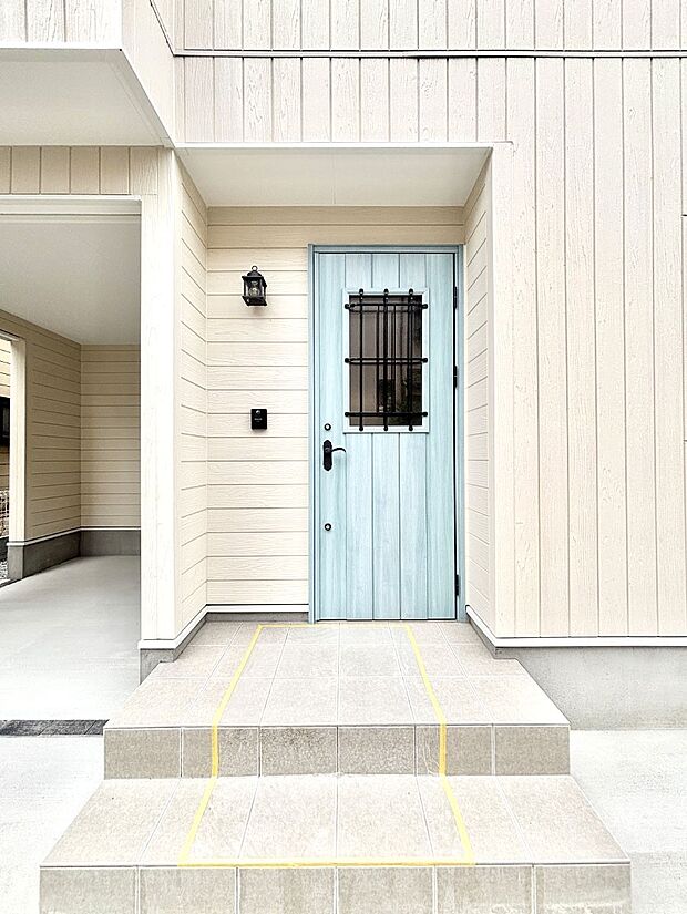 【玄関】大切な家族、来客を出迎える玄関。