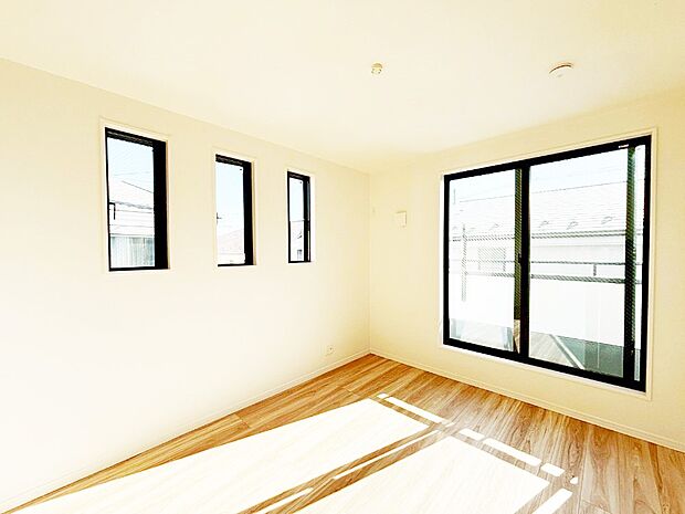 【洋室】バルコニーが開放感をプラスしてくれる洋室