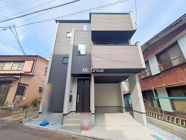 【現地外観写真】上質感あふれる外観デザイン。魅力の住まいを実現。 