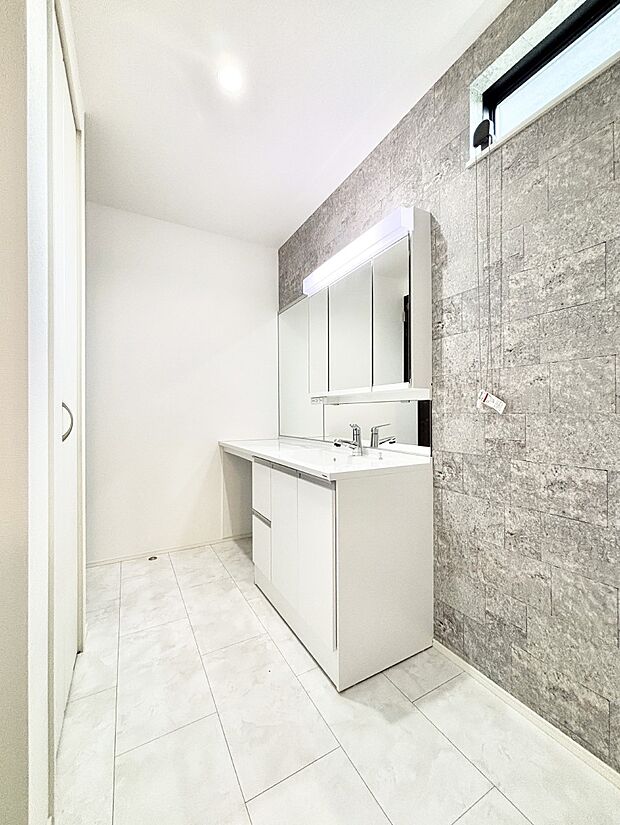 【脱衣場】身支度もスムーズにおこなえる脱衣場。  