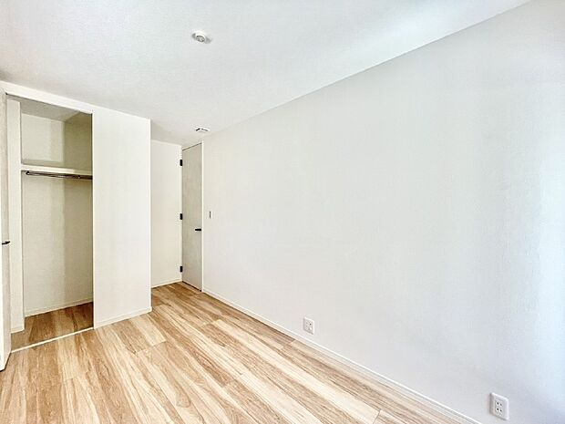 【寝室】収納が充実しているので居住スペースを広々使えます