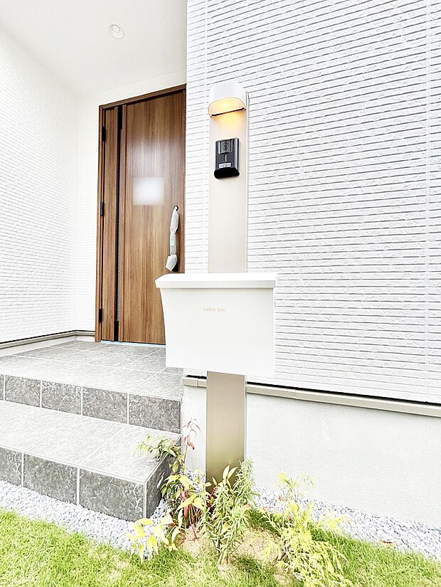 【その他現地】シンプルなデザインのポスト