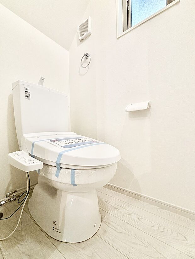 【トイレ】トイレは温水洗浄機能付き