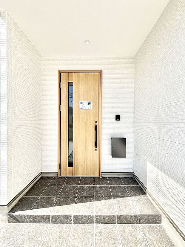 【玄関】大切な家族、来客を出迎える玄関。