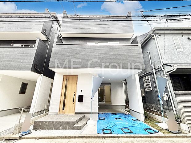 【現地外観写真】開放感溢れる2階リビングで家族団らんが楽しめるマイホーム!