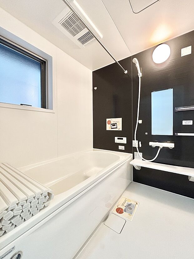 【浴室】落ち着いた雰囲気でゆっくりお寛ぎいただけるバスルーム。