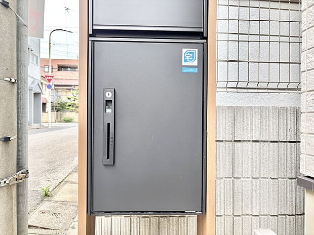 【その他現地】「宅配ボックス」時間を気にせず宅配物をいつでも安全に受け取れます。 