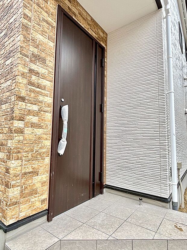 【玄関】大切な家族、来客を出迎える玄関。