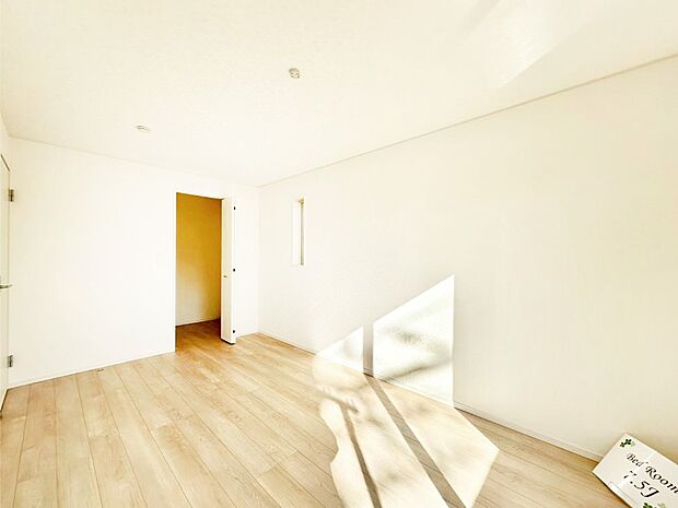 【洋室】ウォークインクローゼットがあるお部屋!季節ごとの入れ替えも不要で便利です。