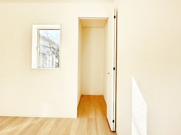 【リビング収納】リビング収納。ここに収納があると物が集まるLDKがスッキリ片付きそうですね。