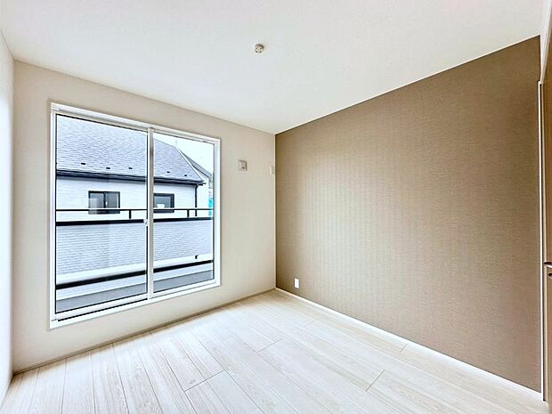 【子供部屋】窓からのやさしい光が心地よいプライベートルーム  